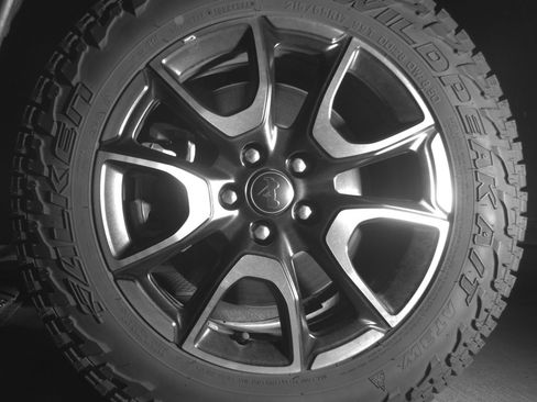 Used 2025 Jeep Compass Trailhawk image 12