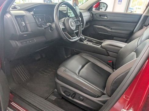 Used 2023 Nissan Pathfinder SL FWD image 6