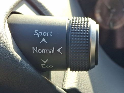 Used 2020 Lexus ES 300h w/ Luxury Package image 25