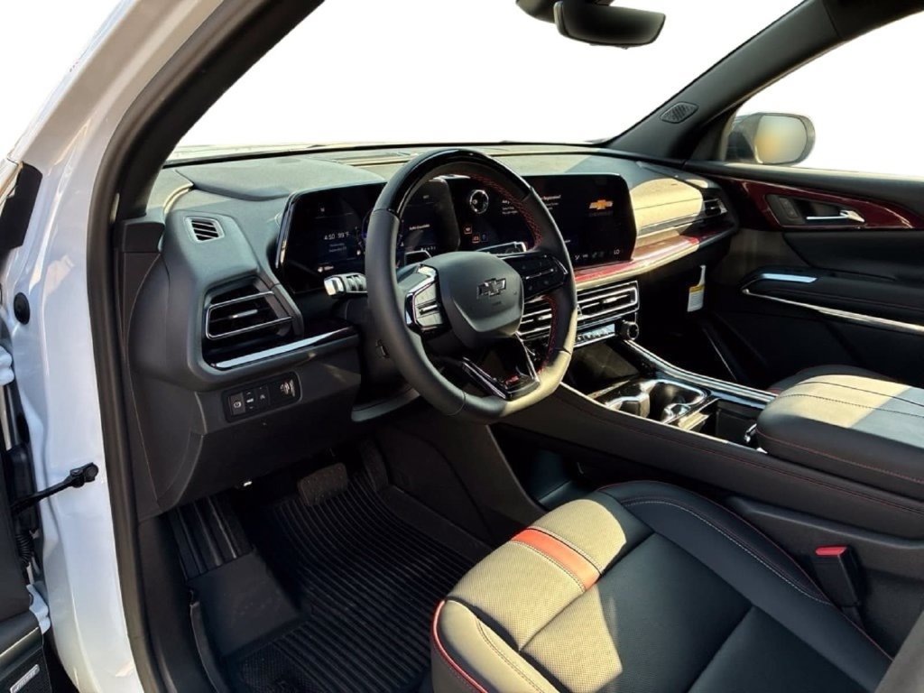 New 2027 Chevrolet Traverse RS w/ LPO, Floor Liner Package FWD image 21