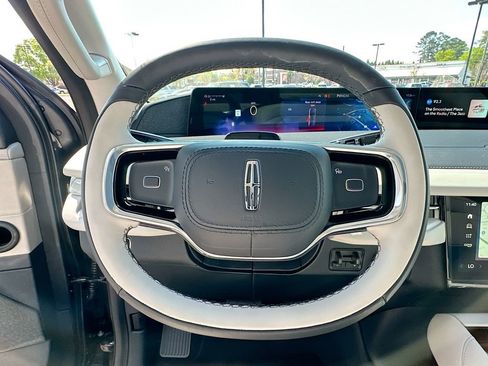 Used 2026 Lincoln Navigator Reserve image 18