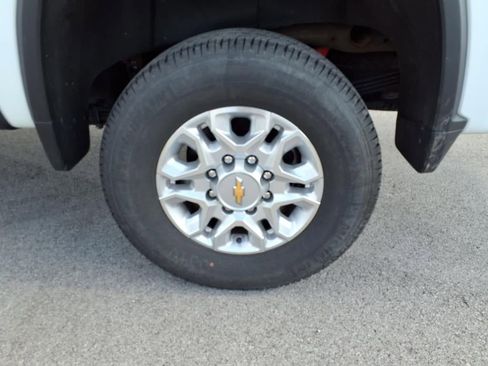 Used 2024 Chevrolet Silverado 2500 LT image 30
