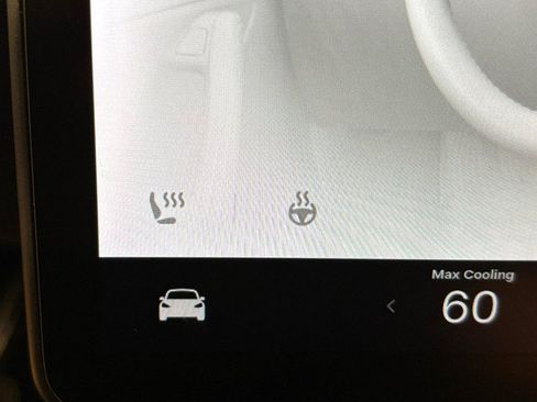 Used 2021 Tesla Model Y Long Range AWD/4WD image 25