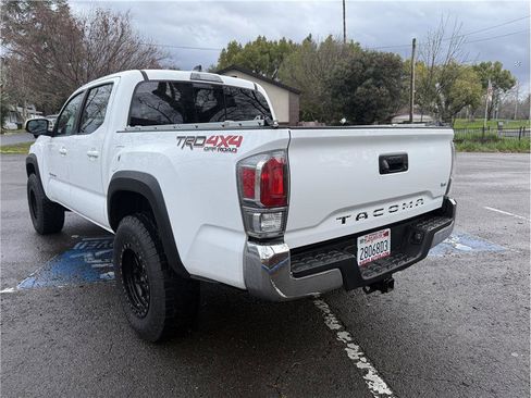 Used 2020 Toyota Tacoma TRD Off-Road image 4