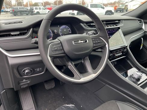 New 2025 Jeep Grand Cherokee L Altitude image 3