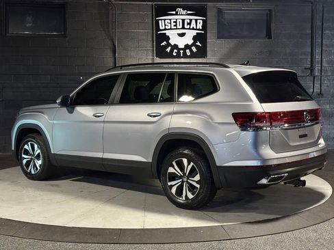 Used 2024 Volkswagen Atlas SE AWD/4WD image 4