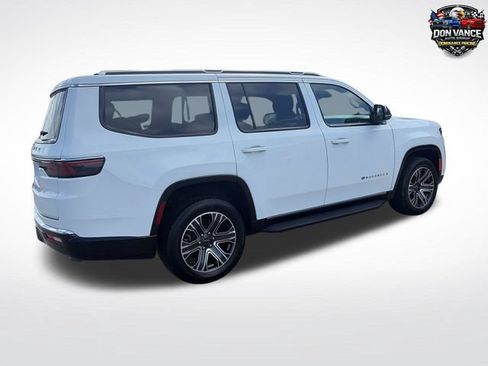 Used 2025 Jeep Wagoneer 4WD image 5