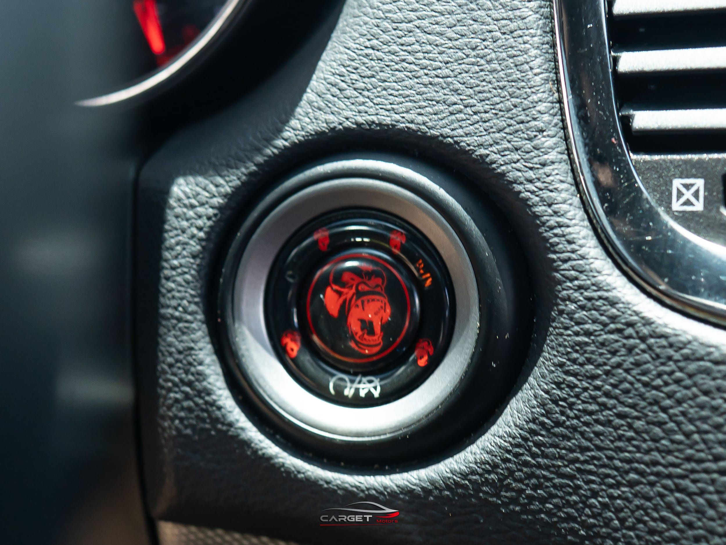 Used 2018 Dodge Durango SRT w/ Technology Group AWD/4WD image 34