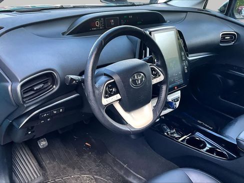 Certified 2017 Toyota Prius Prime Advanced FWD image 16