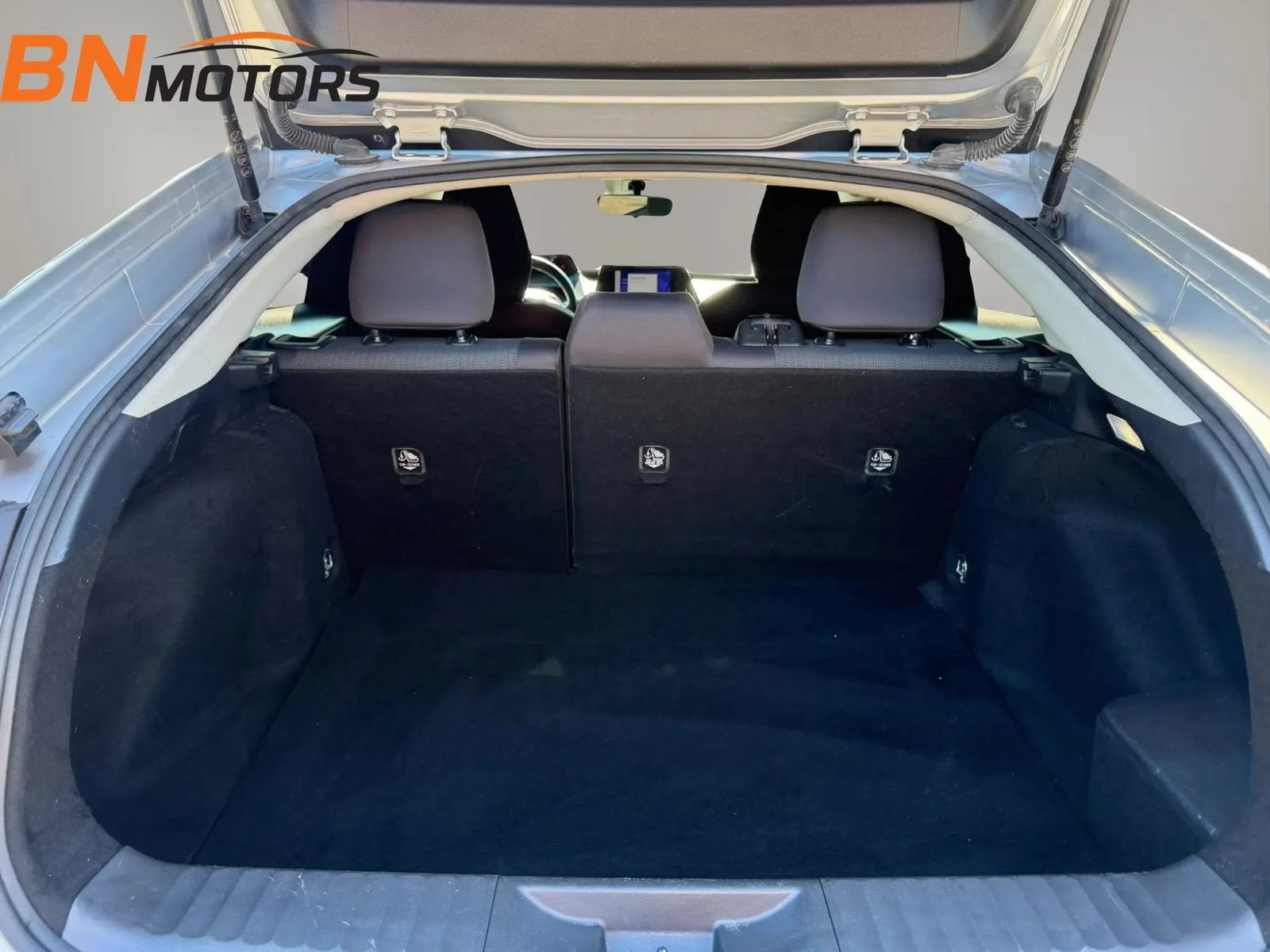 Used 2023 Toyota Prius LE FWD image 15