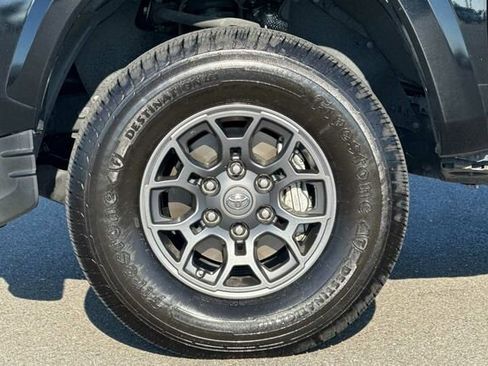 Used 2018 Toyota Tacoma SR5 image 23