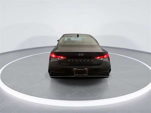 Used 2024 Hyundai Elantra SEL image 3