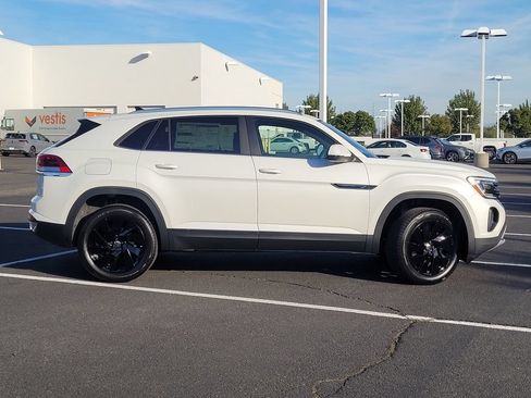 New 2026 Volkswagen Atlas Cross Sport SE AWD/4WD image 4
