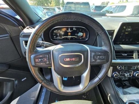 Used 2022 GMC Yukon SLT w/ SLT Premium Package AWD/4WD image 4
