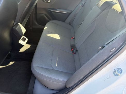Used 2025 Kia K4 LXS image 31