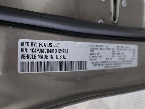 Used 2021 Jeep Cherokee Latitude AWD/4WD image 43