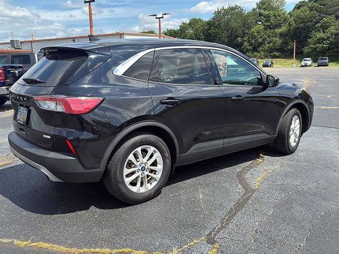 Used 2020 Ford Escape SE image 3