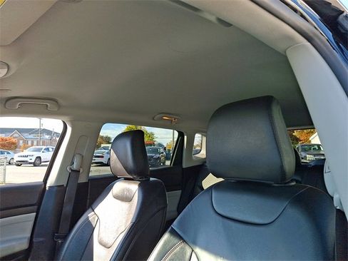 Used 2022 Jeep Compass Limited image 13