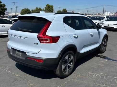 Used 2024 Volvo XC40 B5 Core w/ Protection Package Premier AWD/4WD image 7