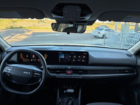 Used 2025 Kia K4 LXS image 32