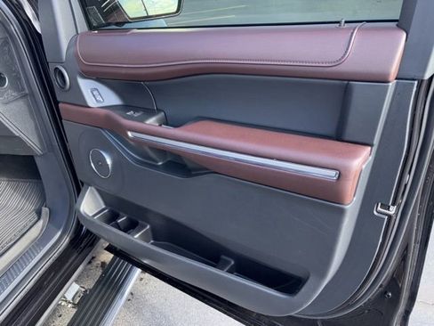 Used 2024 Ford Expedition Limited AWD/4WD image 6