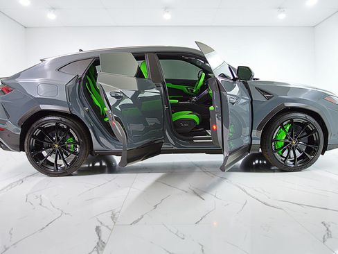 Used 2022 Lamborghini Urus AWD/4WD image 11