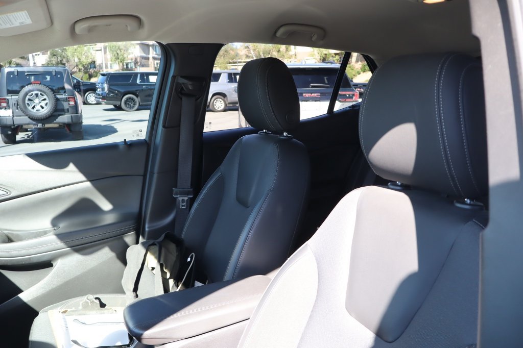 Used 2022 Buick Encore GX Select w/ Sport Touring Package FWD image 18