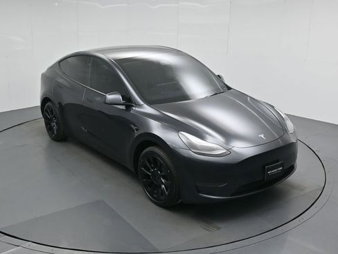 Used 2024 Tesla Model Y Long Range image 34