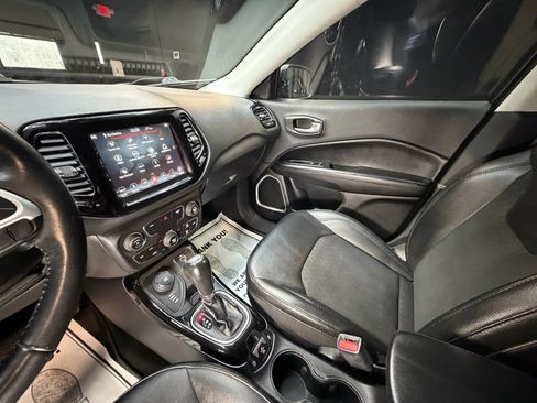 Used 2019 Jeep Compass Latitude image 28