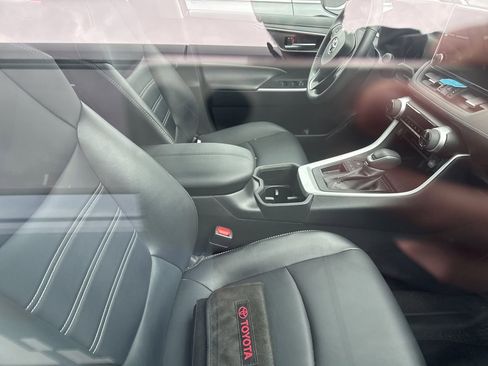 Used 2023 Toyota RAV4 XLE Premium image 6