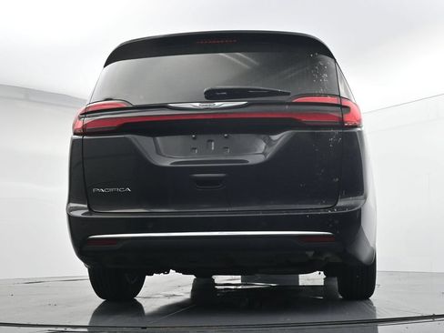 Used 2023 Chrysler Pacifica Touring-L FWD image 21