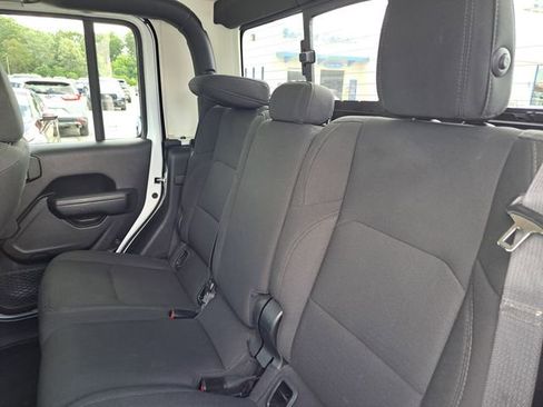 Used 2023 Jeep Gladiator Sport image 18