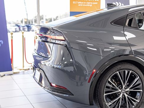 Used 2023 Toyota Prius XLE FWD image 15