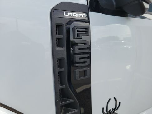New 2026 Ford F250 Lariat w/ Black Appearance Package AWD/4WD image 8