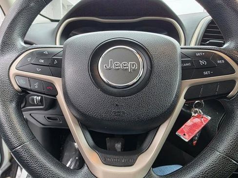 Used 2014 Jeep Cherokee Sport image 11