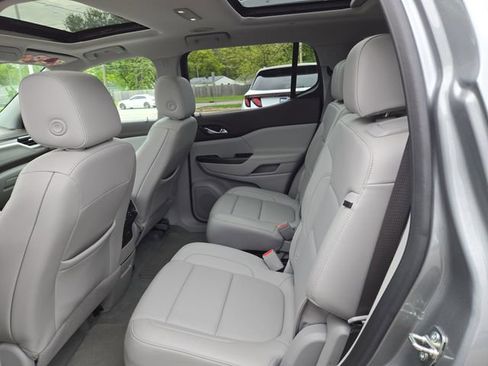 Used 2023 GMC Acadia SLT w/ Preferred Package FWD image 30