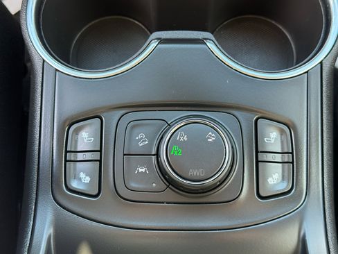 Used 2023 GMC Terrain SLE w/ Driver Convenience Package image 17