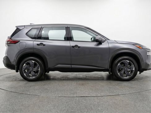 Used 2025 Nissan Rogue SV AWD/4WD image 11
