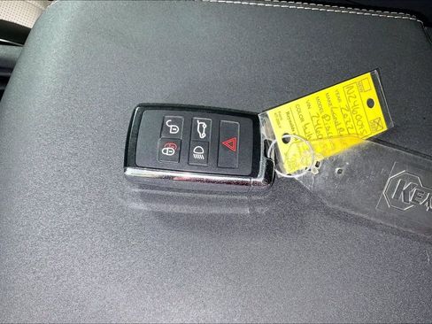 Used 2022 Land Rover Discovery S R-Dynamic AWD/4WD image 13