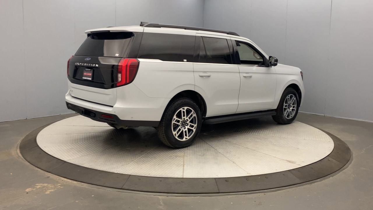Used 2025 Ford Expedition Active AWD/4WD image 5