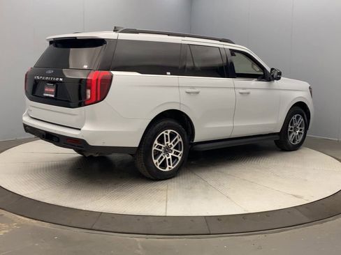 Used 2025 Ford Expedition Active AWD/4WD image 5