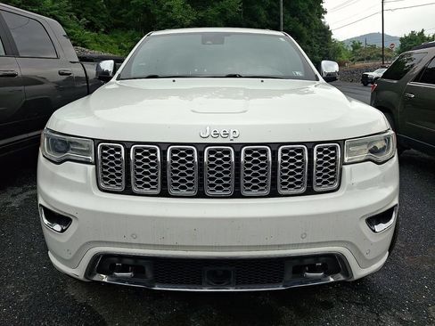 Used 2019 Jeep Grand Cherokee Overland AWD/4WD image 2