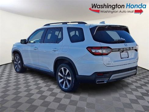 Certified 2023 Honda Pilot Touring image 4