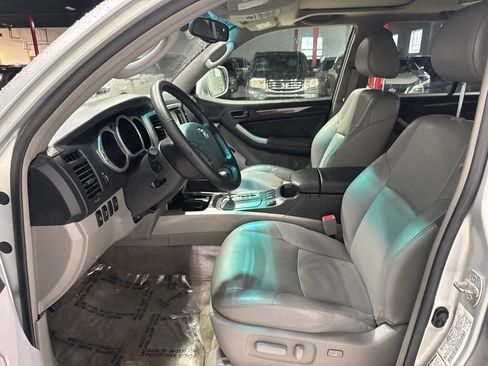 Used 2005 Toyota 4Runner Limited AWD/4WD image 22