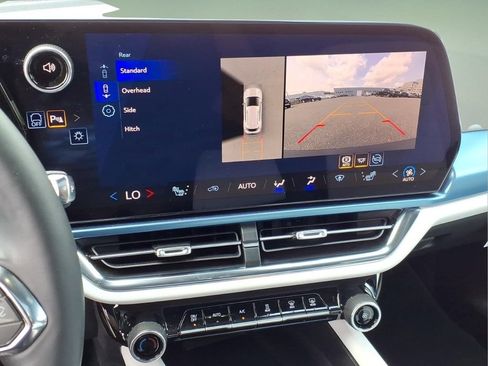Used 2026 Chevrolet Equinox EV LT FWD image 11