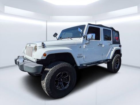 Used 2015 Jeep Wrangler Unlimited Sahara w/ Connectivity Group AWD/4WD image 7