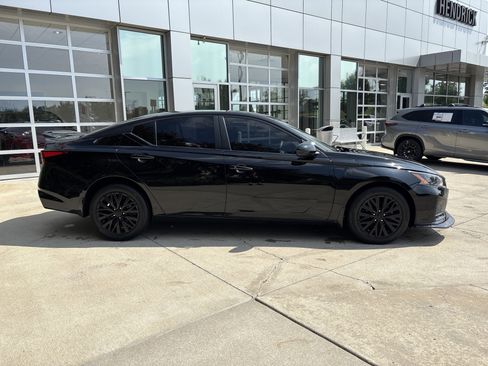 Used 2023 Nissan Altima 2.5 SV AWD/4WD image 10