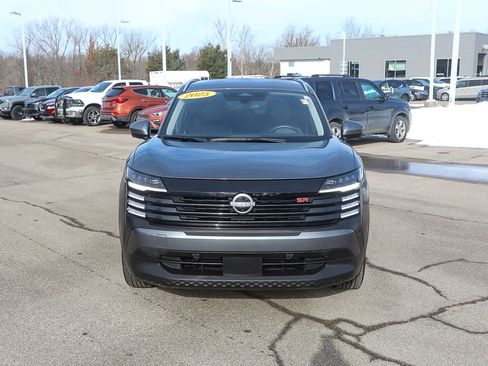 Used 2025 Nissan Kicks SR image 9