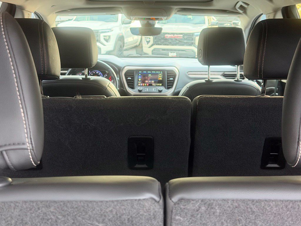 Used 2021 GMC Acadia Denali w/ Denali Technology Package FWD image 9