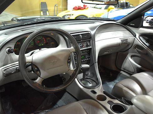 Used 2001 Ford Mustang GT RWD image 12